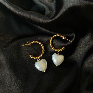 Gold Twist Heart Pearl Earrings